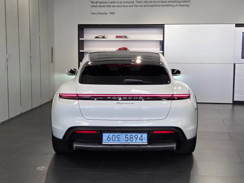 Porsche TAYCAN