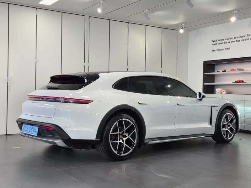 Porsche TAYCAN