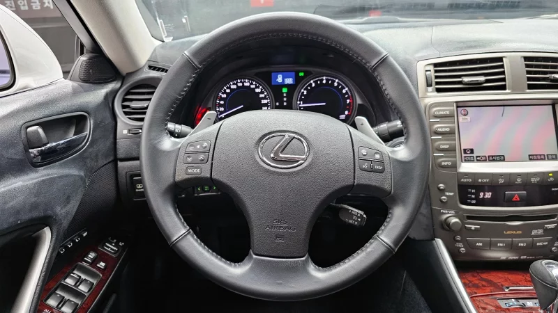 Lexus IS