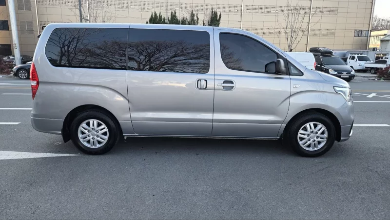 Hyundai Starex