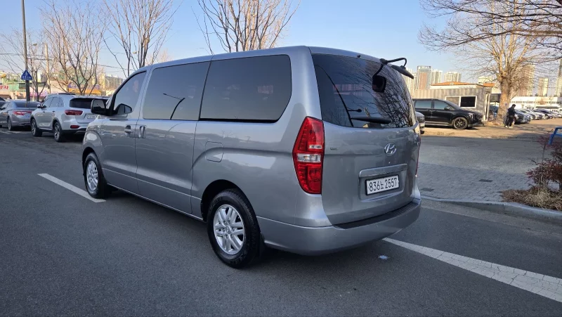 Hyundai Starex
