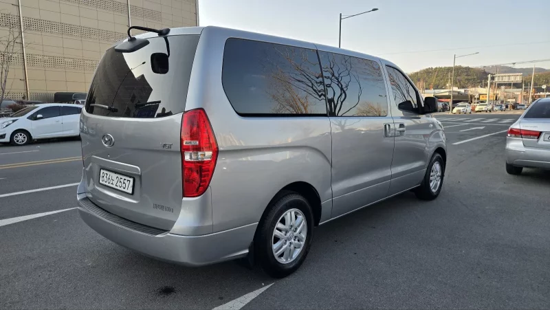 Hyundai Starex