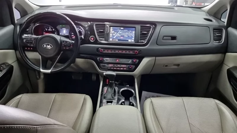 Kia Carnival
