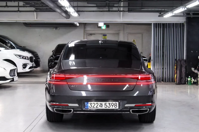Genesis G90