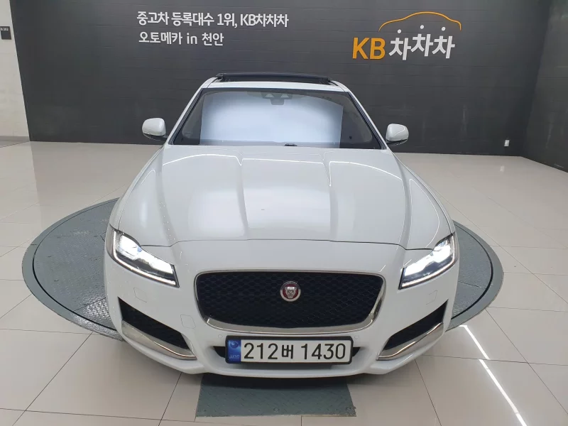Jaguar XF
