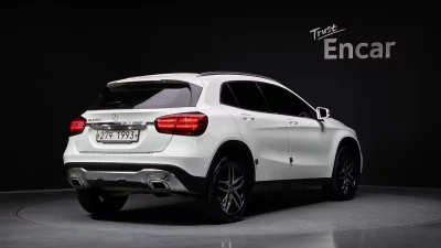Mercedes-Benz GLA-Class