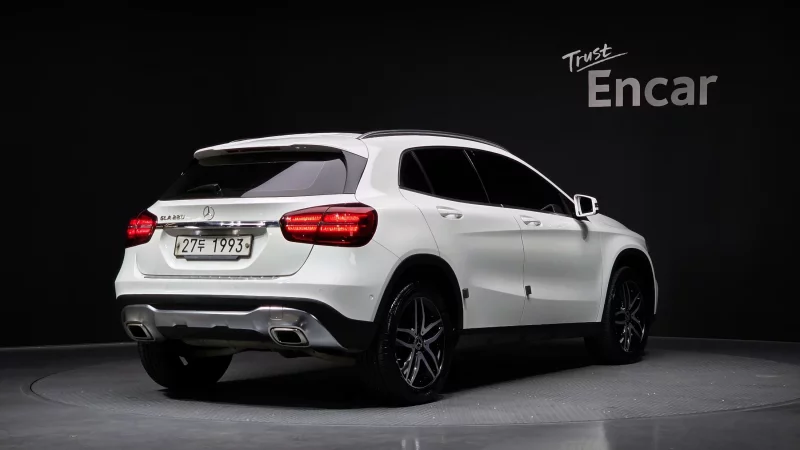 Mercedes-Benz GLA-Class