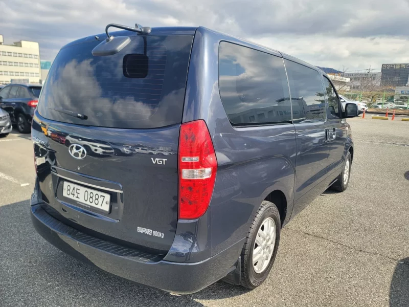 Hyundai Starex