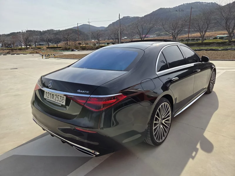 Mercedes-Benz S-Class