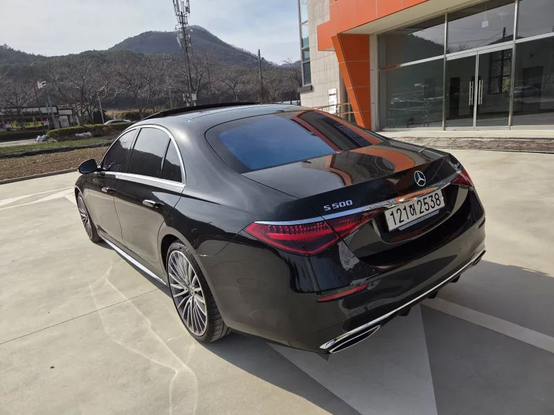 Mercedes-Benz S-Class
