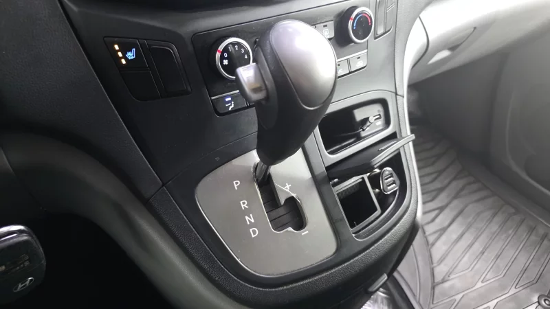 Hyundai Starex