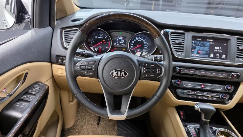 Kia Carnival