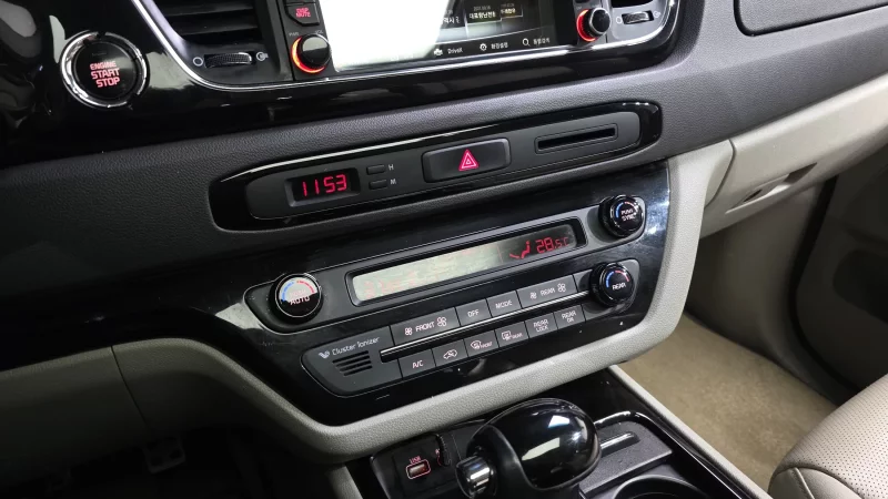 Kia Carnival