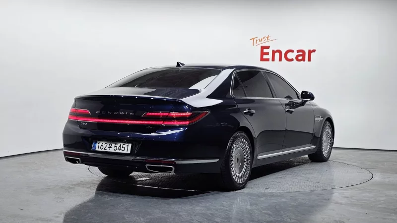 Genesis G90