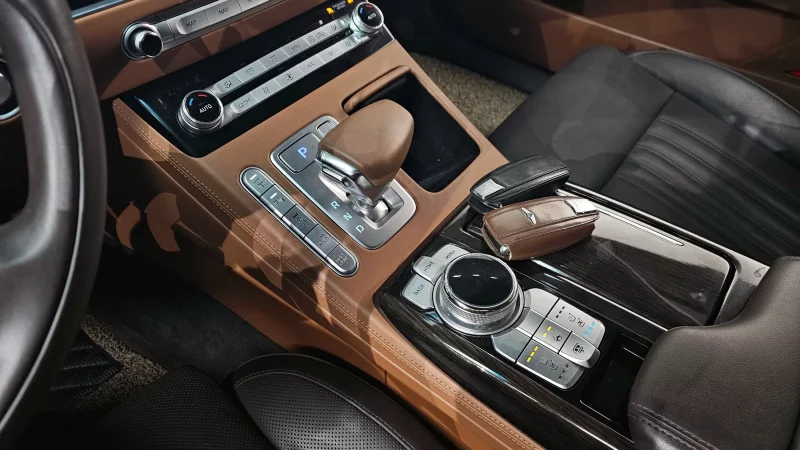 Genesis G90