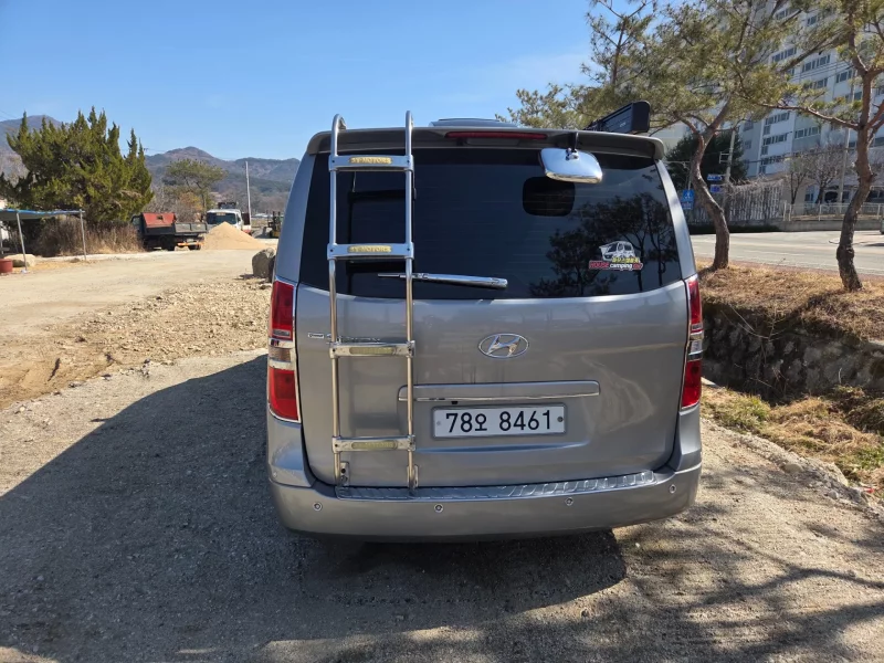 Hyundai Starex