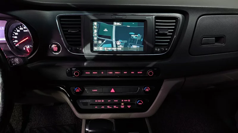 Kia Carnival