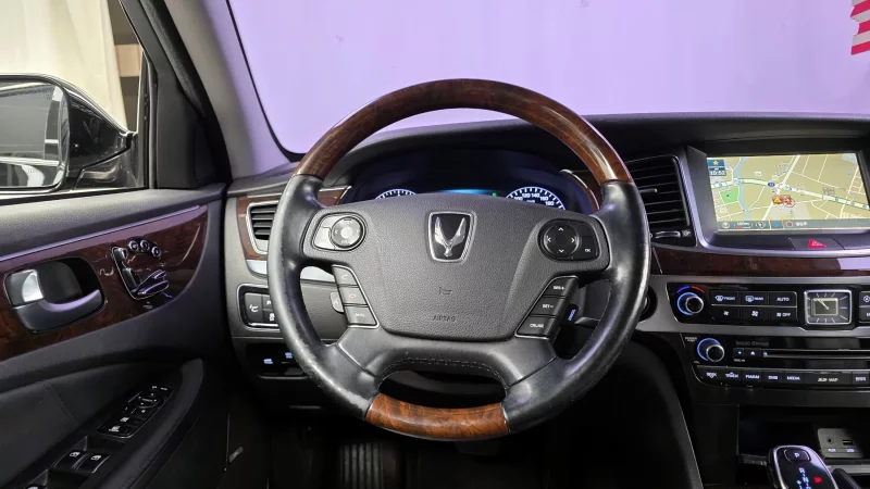 Hyundai Equus
