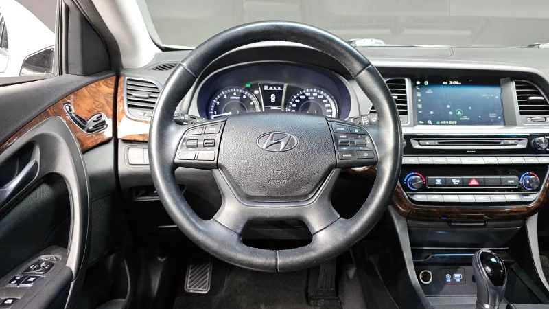 Hyundai Aslan