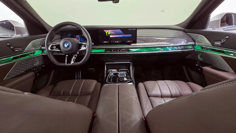 BMW i7