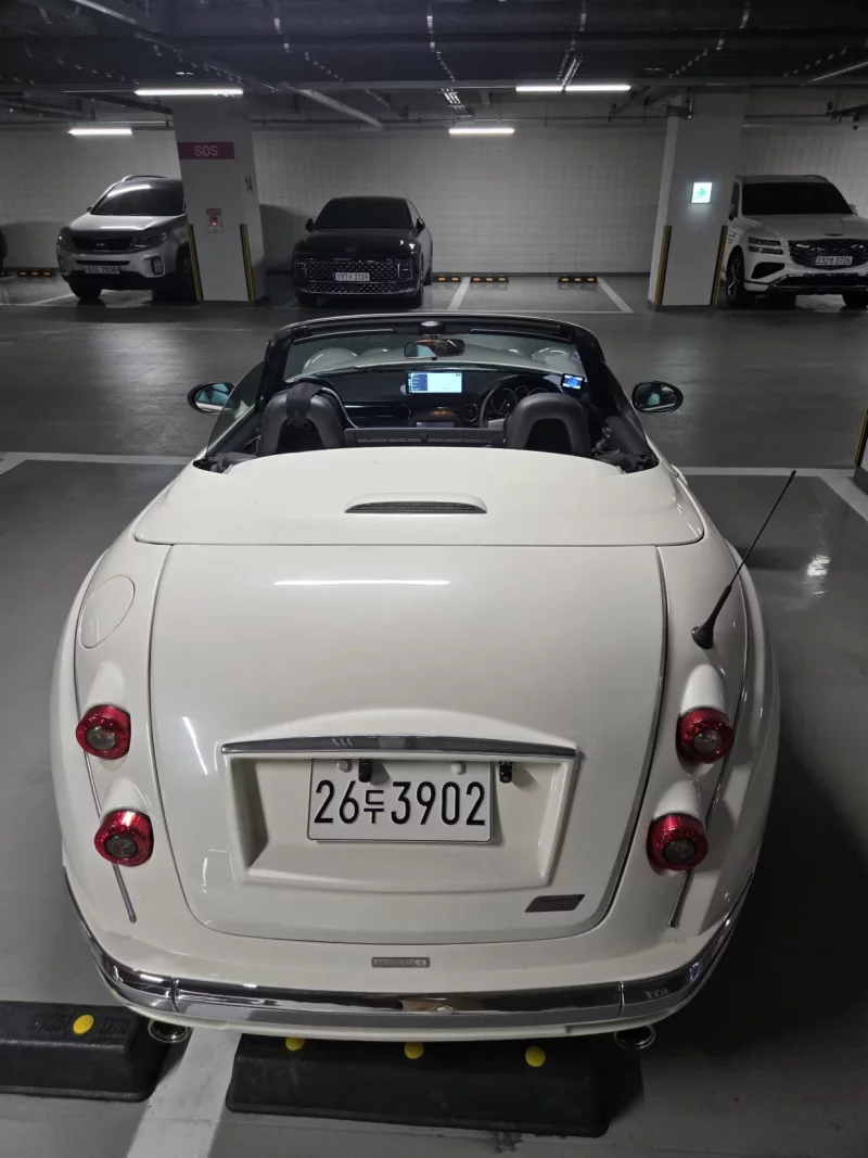 Mitsuoka HIMIKO