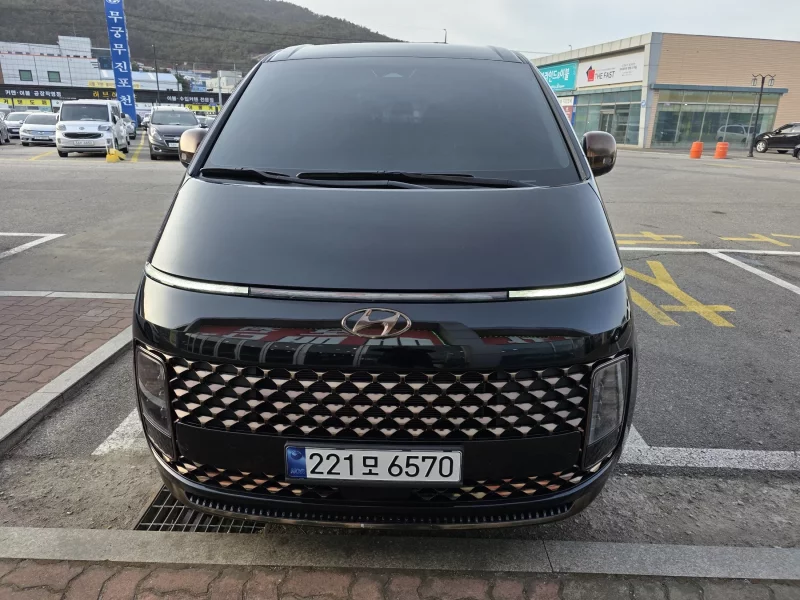 Hyundai Staria