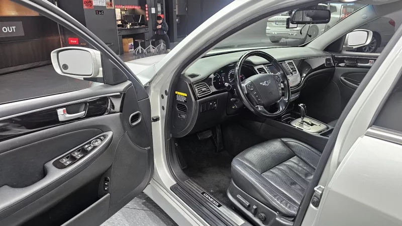 Hyundai Genesis