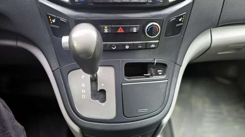 Hyundai Starex