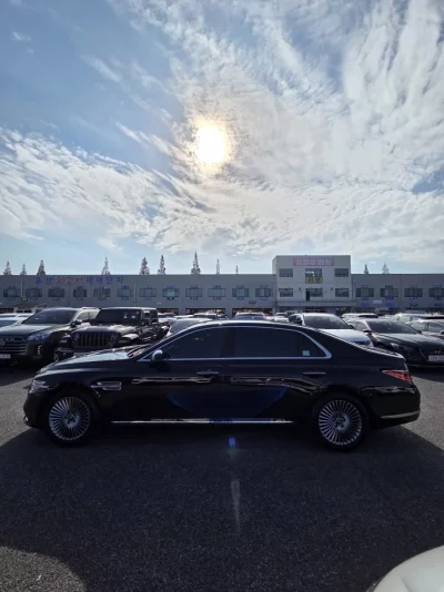 Genesis G90