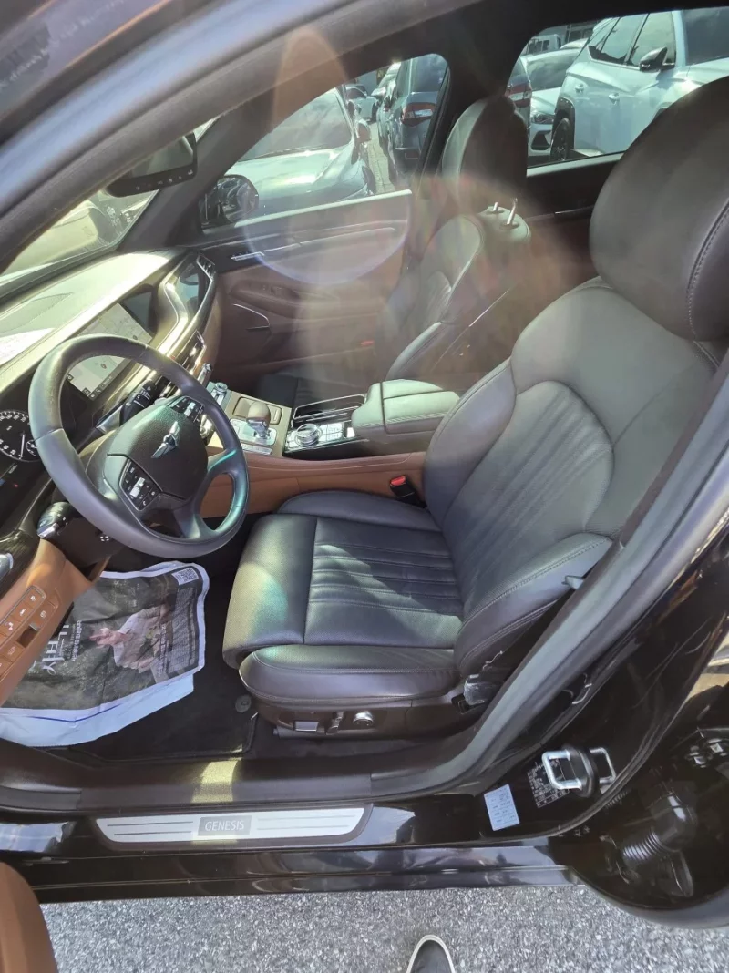 Genesis G90