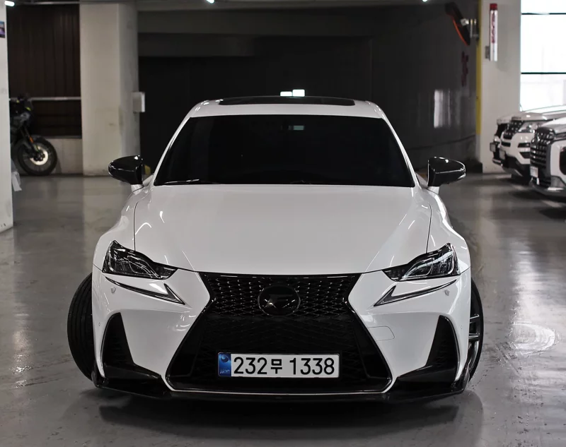 Lexus IS