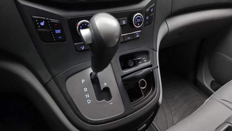Hyundai Starex