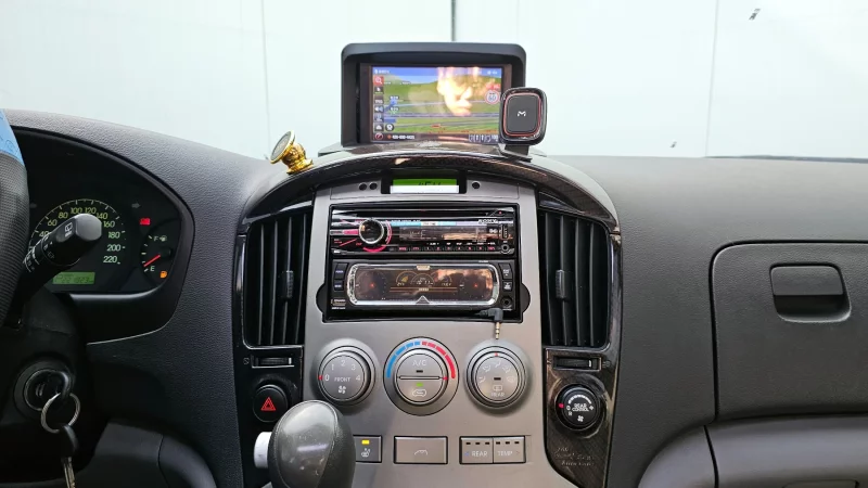 Hyundai Starex