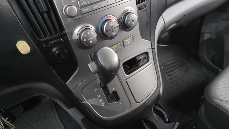 Hyundai Starex