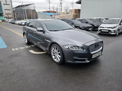 Jaguar XJ