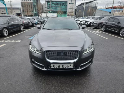 Jaguar XJ