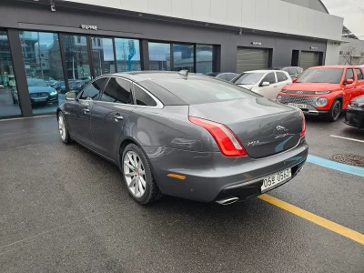 Jaguar XJ
