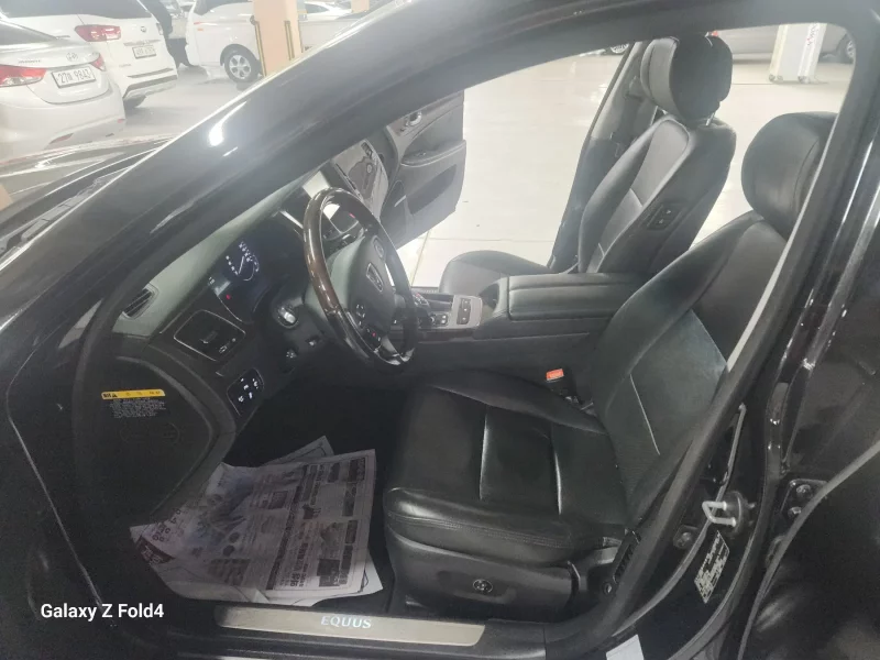 Hyundai Equus