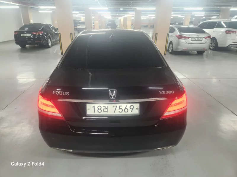 Hyundai Equus