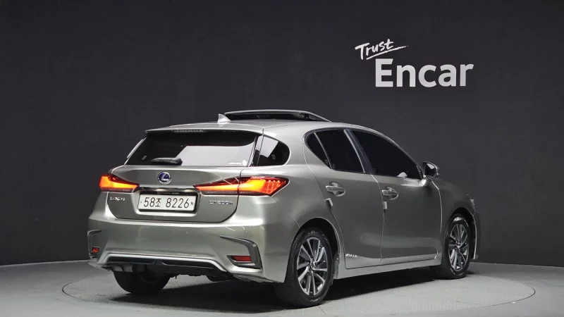 Lexus CT200h