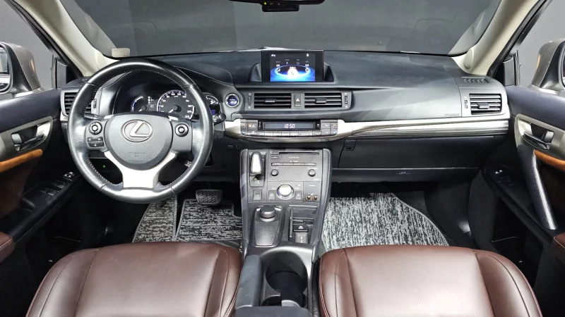 Lexus CT200h