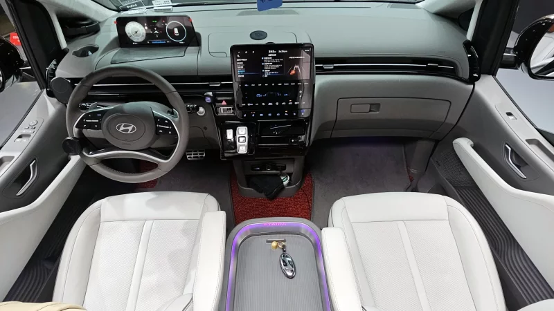 Hyundai Staria