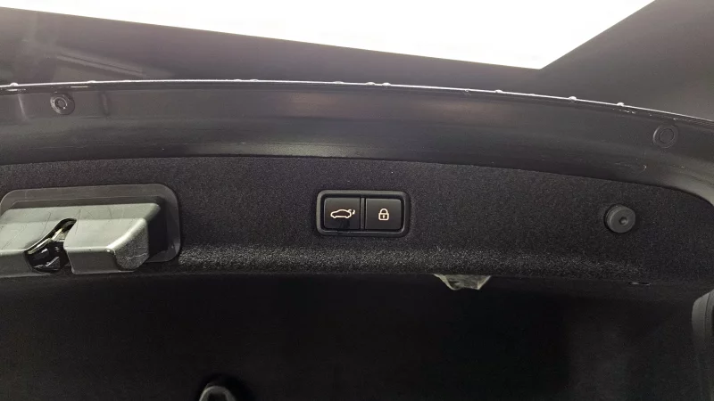 Genesis EQ900