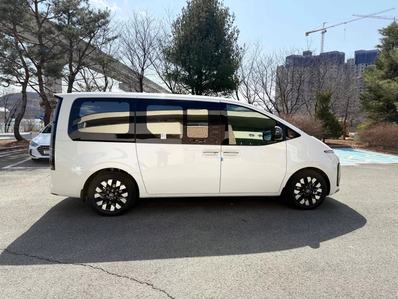 Hyundai Staria