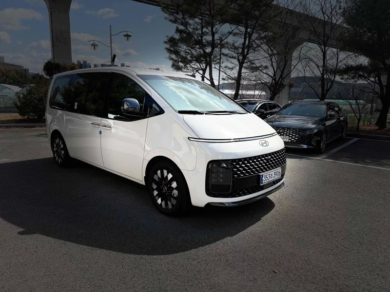 Hyundai Staria