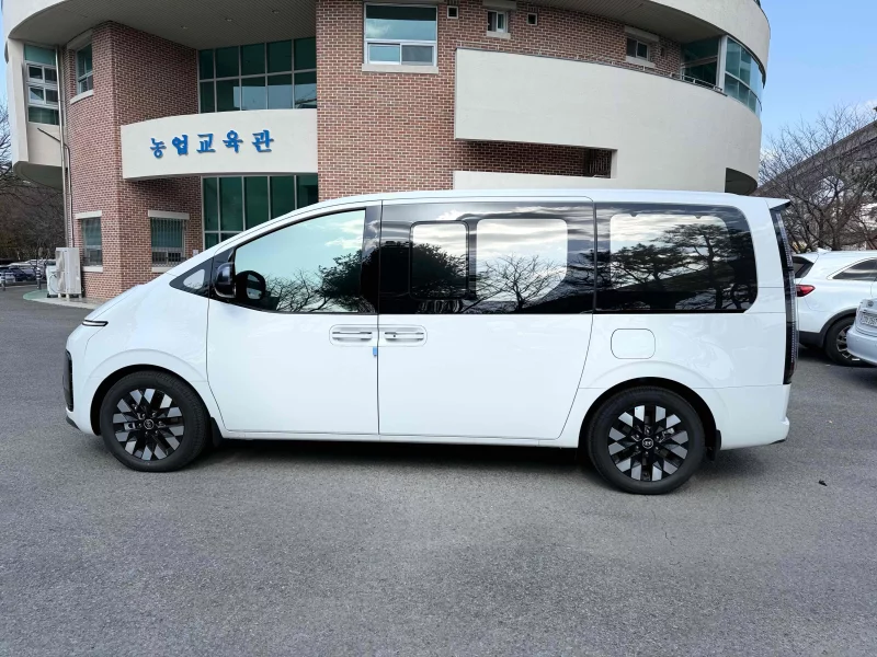 Hyundai Staria