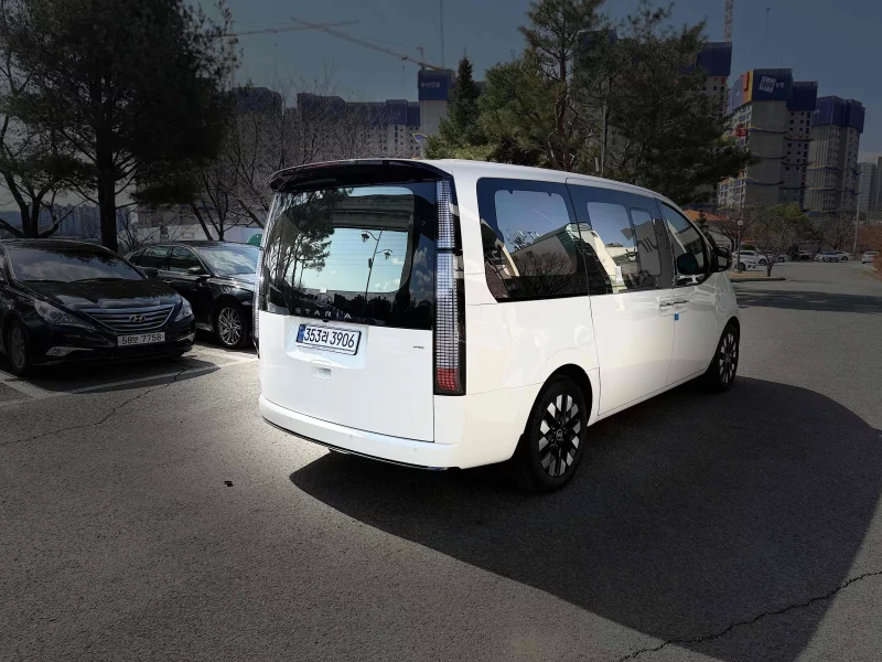 Hyundai Staria