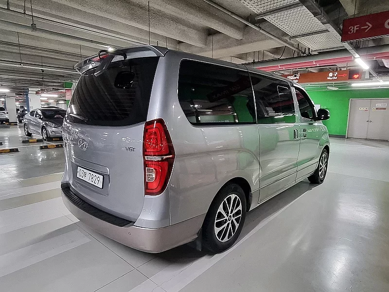 Hyundai Starex