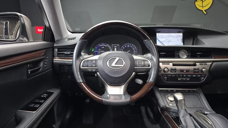 Lexus ES300h