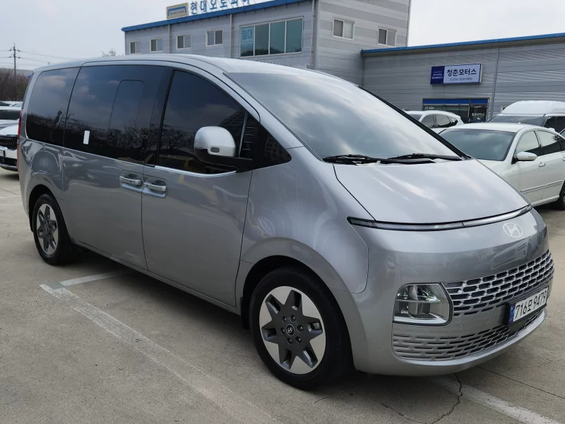 Hyundai Staria